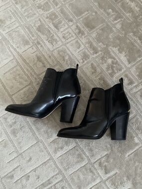 Micheal Kors women’s boots